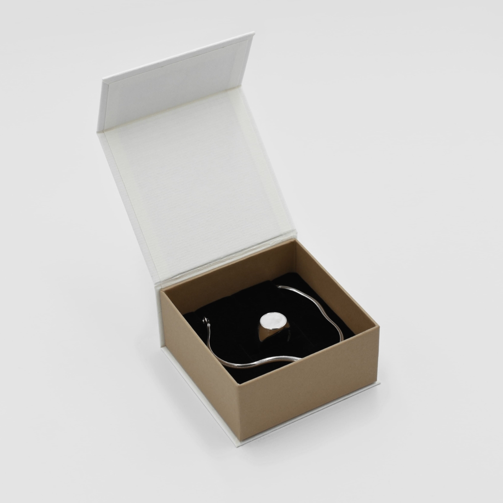 Подарочная коробочка (белая) фото